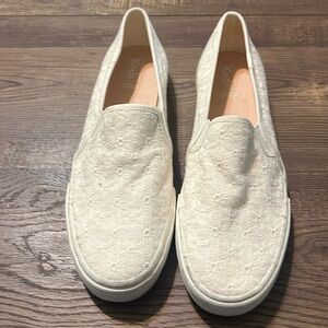 Womans Keds slip ons creamy lace embossed size 11 EUC